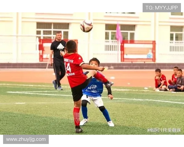 欧洲退役足球明星同场竞技展现风采重温绿茵岁月的精彩瞬间